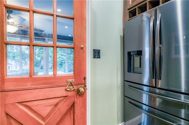 Building Photo - 105 Main St