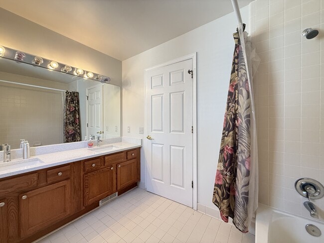 Building Photo - 4875 S Ridgeside Cir