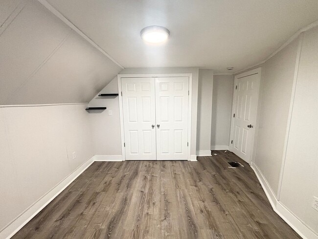 Building Photo - 11 Byron St