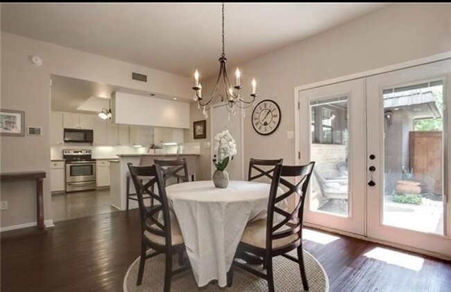 Dining - 3005 Tanglewood Park W