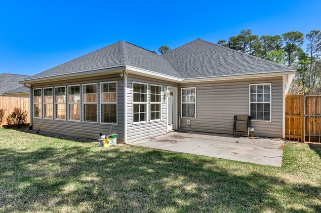 Building Photo - 490 Connemara Trail