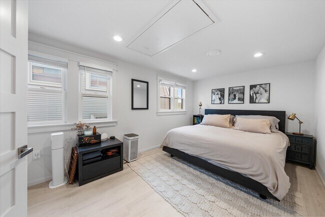 Building Photo - 2509-2511 N Cramer St