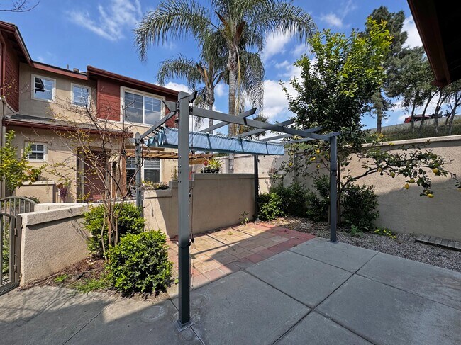 Building Photo - 1100 Rosewalk Way