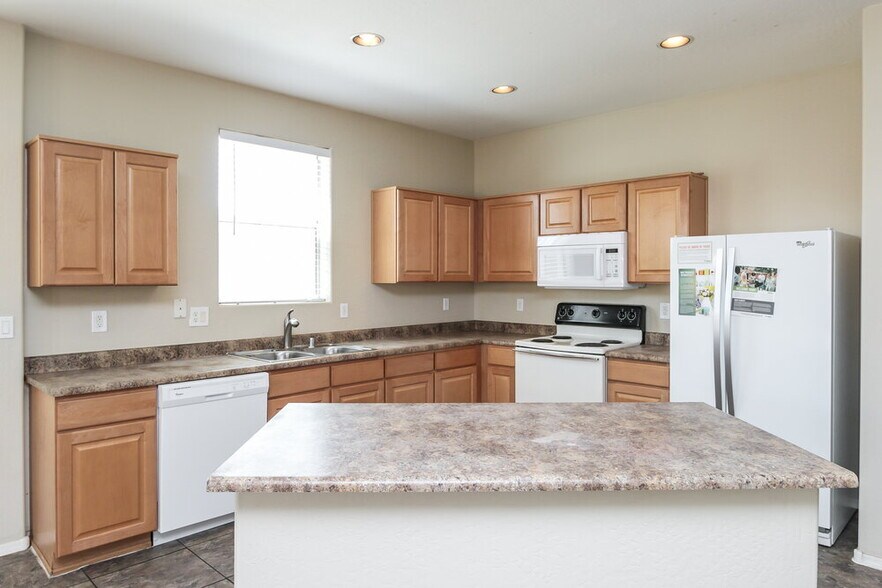 Building Photo - 6833 S 30th Ln