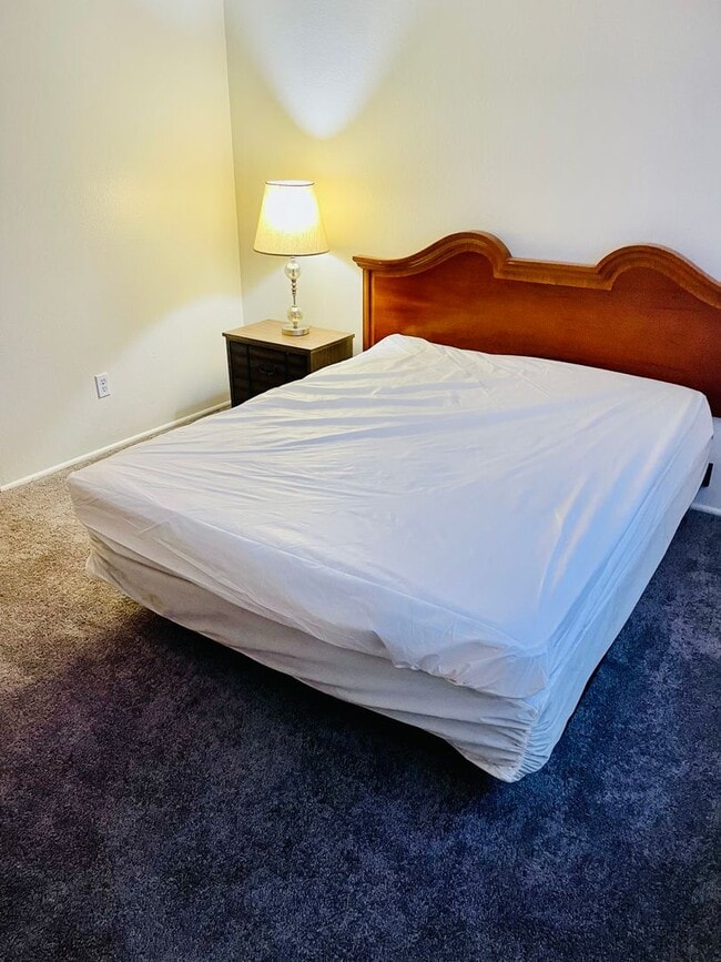 Building Photo - Studio Apartment on Las Vegas Strip - Close to all of the Excitement & More!!