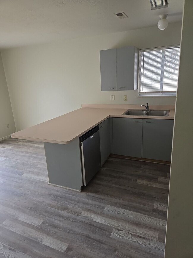 Building Photo - 769 W 640 S