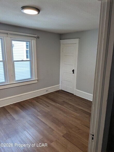 Building Photo - 203 Lyndwood Ave