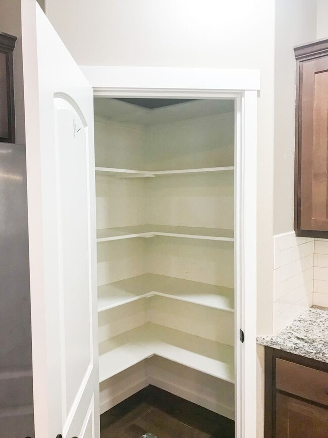 Building Photo - Woodridge - 2617A &amp; B