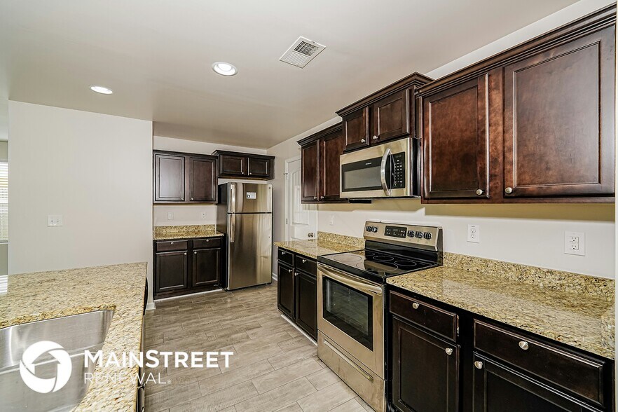 Building Photo - 855 Hawthorn Ln