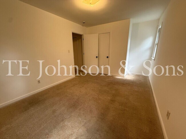 Building Photo - Modern 3BR Home with Main Level Primary Suite & Open Floor Plan in Winston-Salem