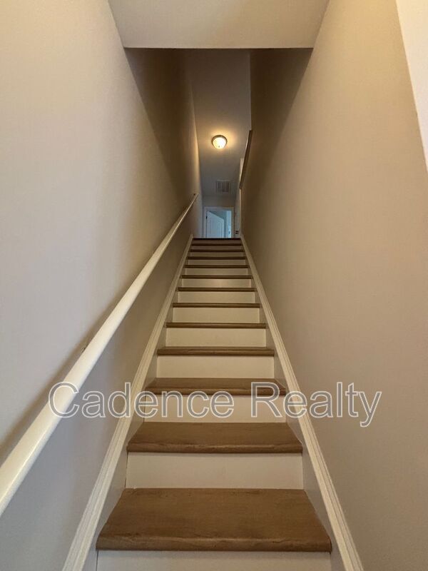 Building Photo - 202 Jordan Ln