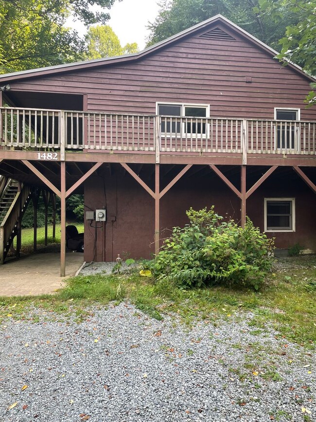 Building Photo - Beautiful Home Right off the 105 Bypass!