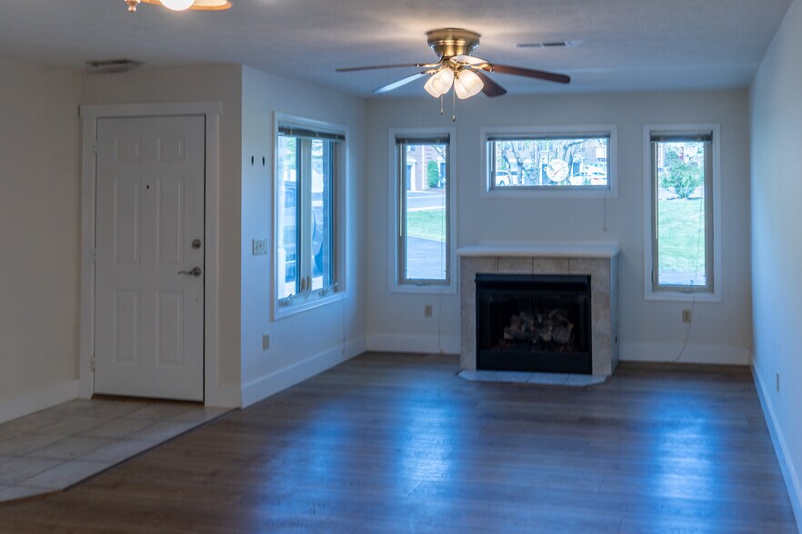 Building Photo - 1921 Ty Way Xing