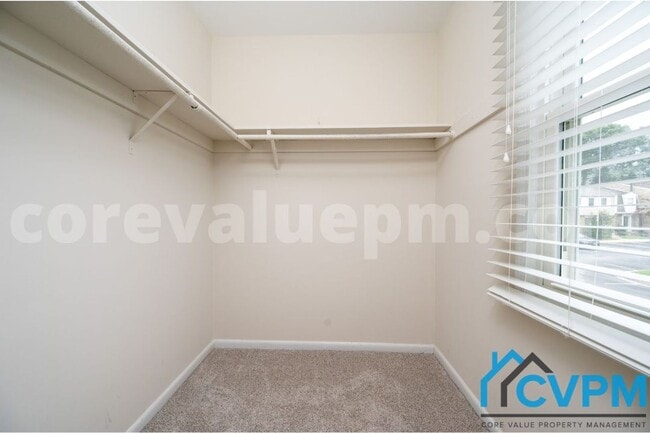 Building Photo - 400 Colonial Ridge Ln