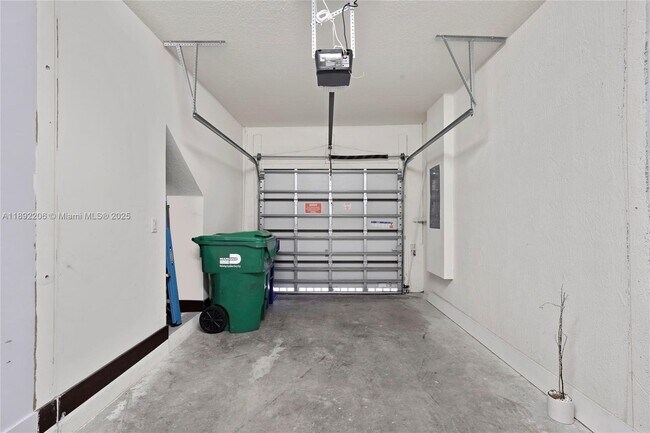 Building Photo - 15922 NW 91st Ct