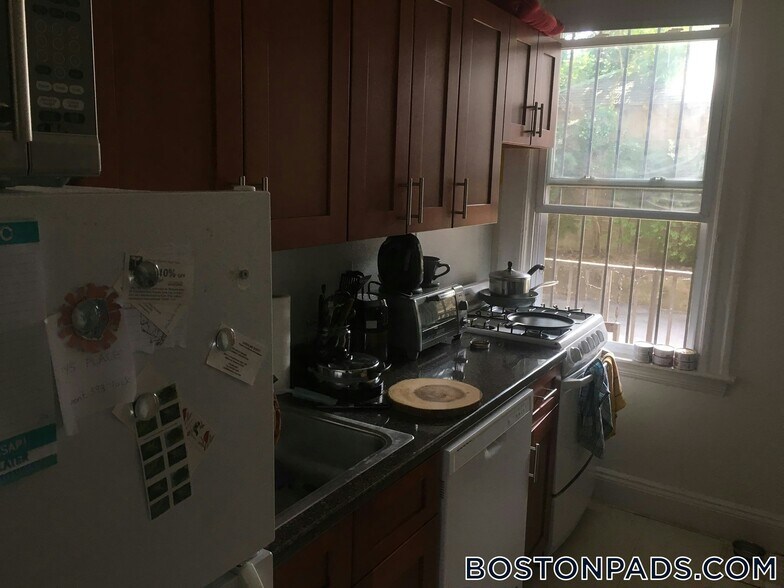 Building Photo - 1634 Commonwealth Ave