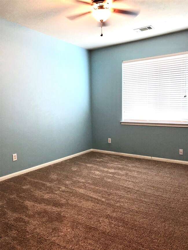 Building Photo - 18223 Water Mill Dr