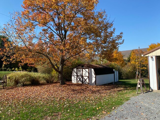 Building Photo - 794 Ridge Rd