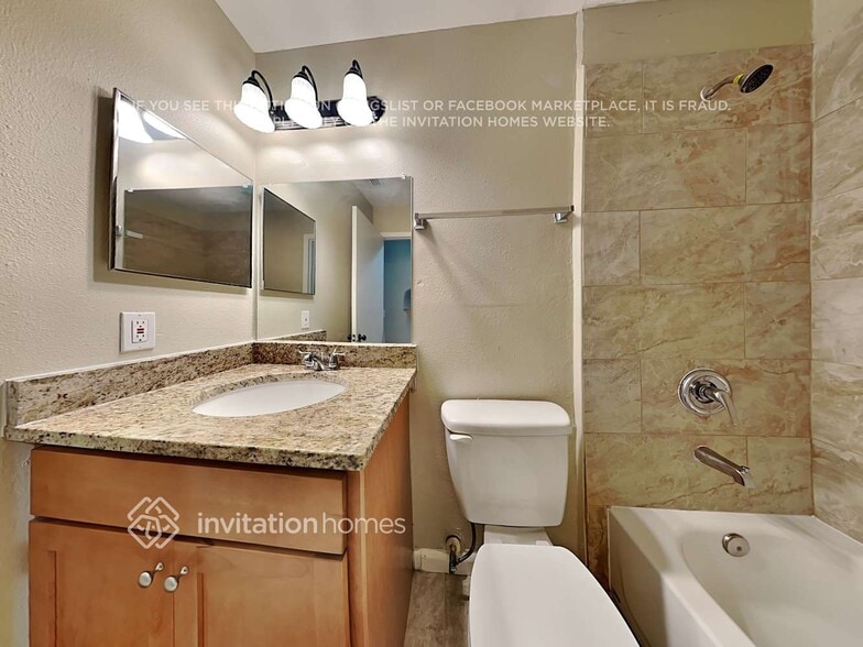 Building Photo - 320 Roosevelt Square