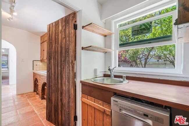 Building Photo - 12255 Addison St