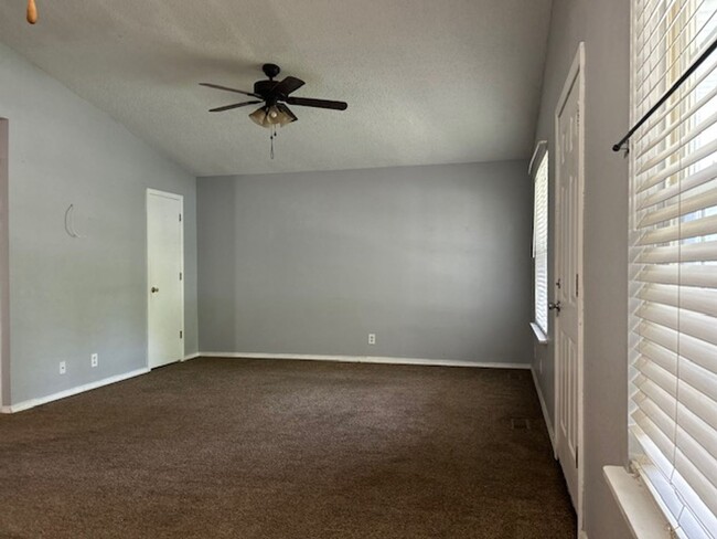 Building Photo - Cozy 3 BEDROOM 2 BATH FOR RENT IN JOPLIN-$...