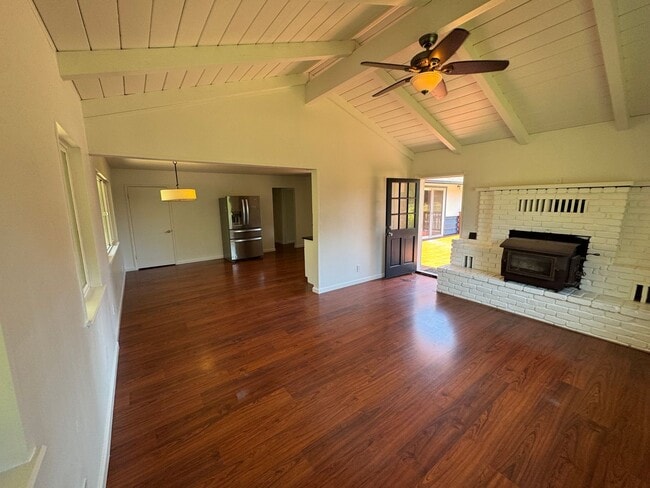 Building Photo - 640 Peaceful Valley Dr