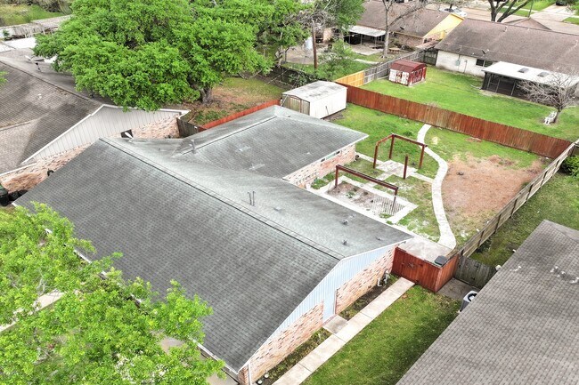 Building Photo - 8335 Langdon Ln