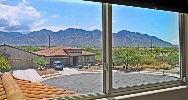 Building Photo - Stunning Executive Home (former model) in ...