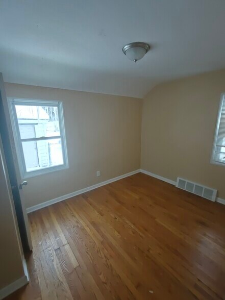 Building Photo - 615 E Mansfield Ave