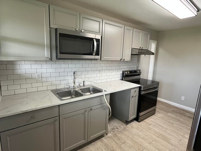 Building Photo - 486 Metz Dr