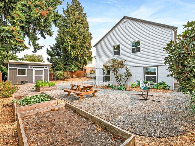 Building Photo - Light & Bright Modern Daylight Ranch Loaded with Updates! Walking Distance to Kennedy School!!!!