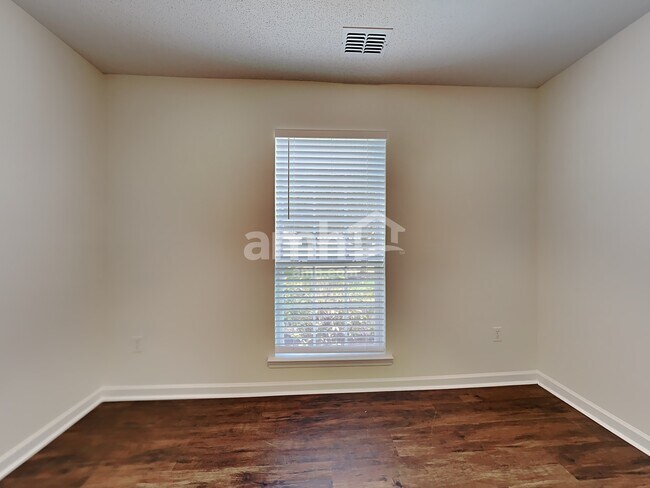 Building Photo - 61 Carlisle Ln