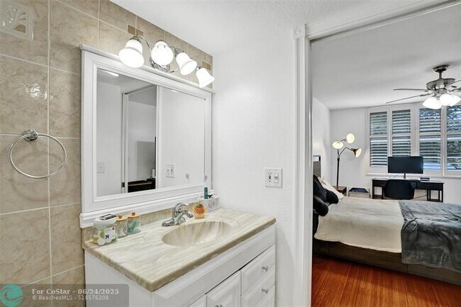 Building Photo - 9480 Poinciana Pl