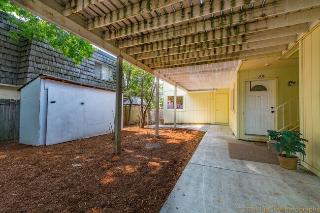 Building Photo - 3439-3439 SW 125th Ave