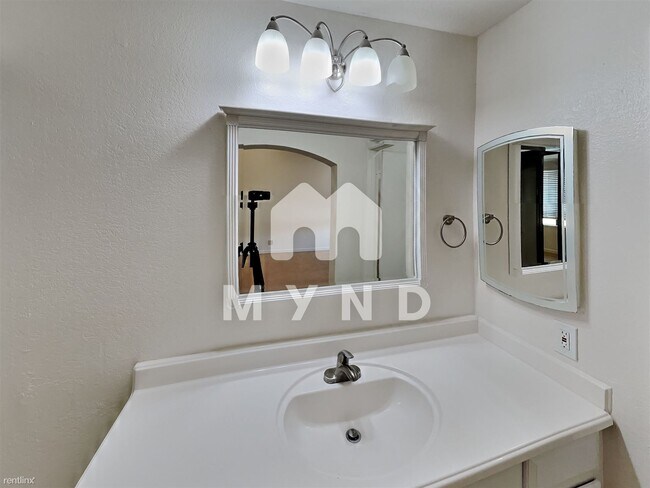 Building Photo - 3 br, 2.5 bath Townhome - 34320 Gadwall Cmn