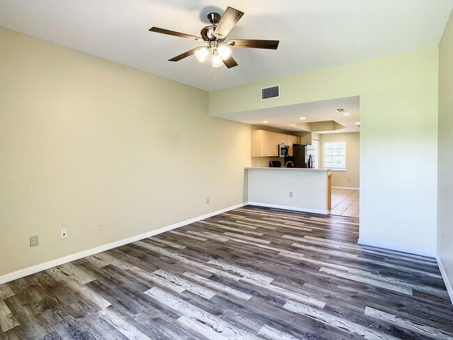 Building Photo - Deep Creek Townhome - Golf Course View (ONE FREE MONTH RENT FOR QUALIFIED APPLICANTS!)