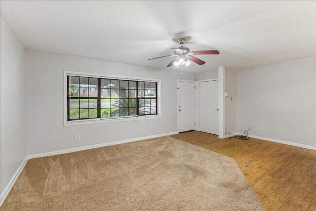 Building Photo - 103 S Chapel Dr