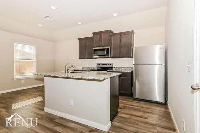 Building Photo - 1605 Maroon Dr
