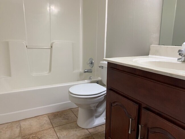 Building Photo - BEAUTIFUL 3 BEDROOM HOME