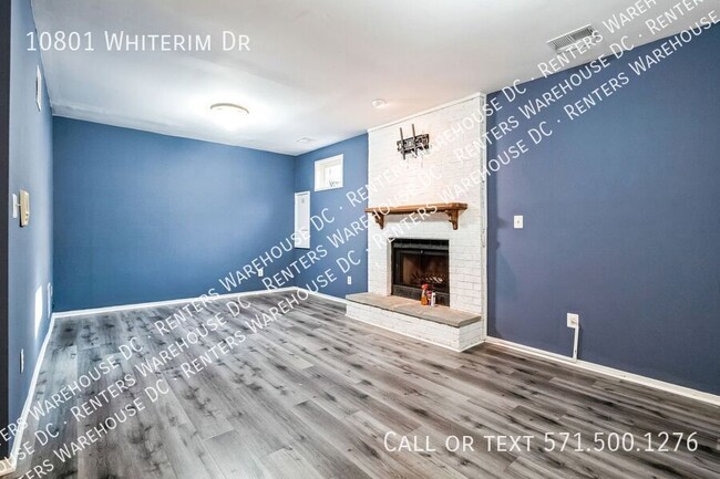 Building Photo - Light filled 2Bd/3.5Bth+Loft end unit TH w...