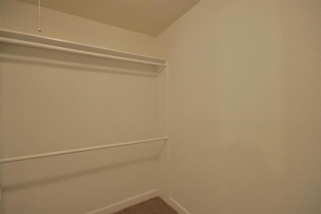 Building Photo - 1326 Town Cir