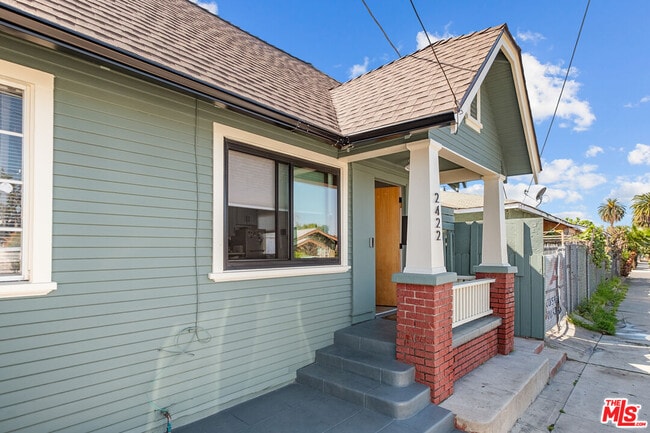 Building Photo - 2422 W 30th St