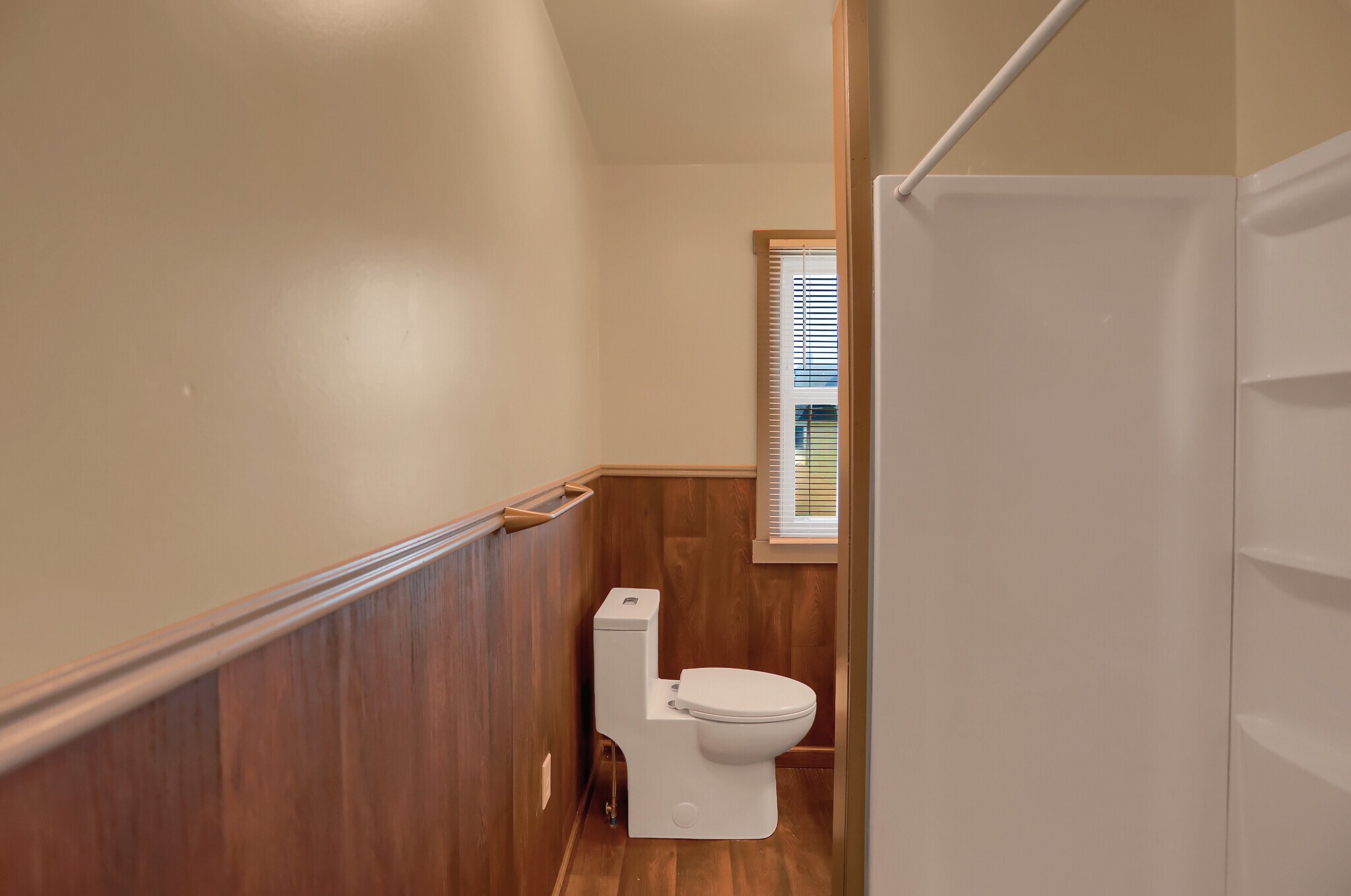 Bathroom - 844 Memorial Ave