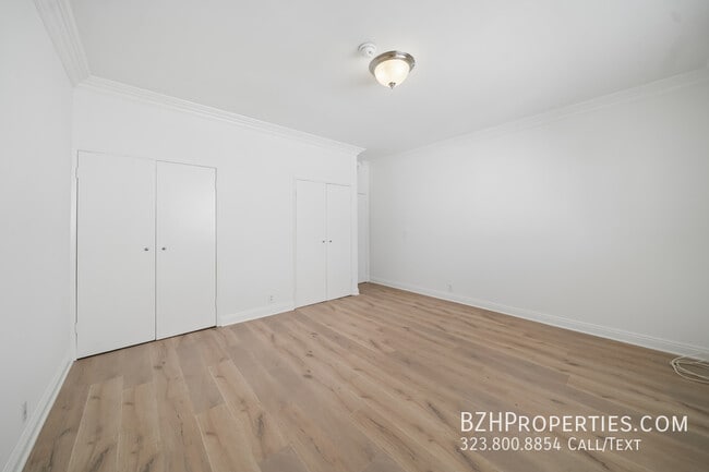 Building Photo - 333 S Elm Dr