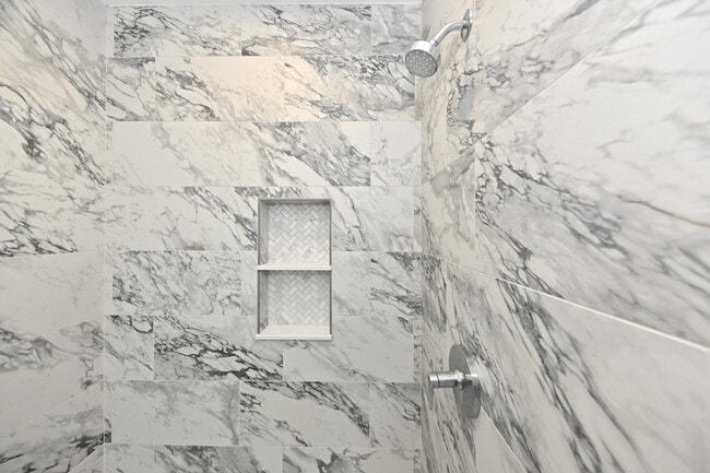 Building Photo - 62 Elm St