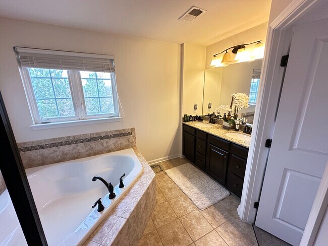 Building Photo - 2437 Baileys Pond Rd