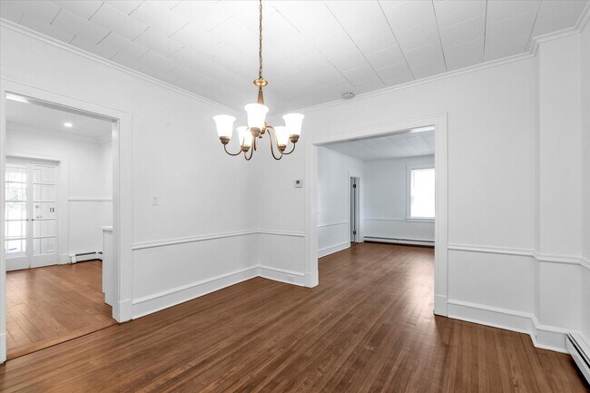Building Photo - 23 S Bayles Ave