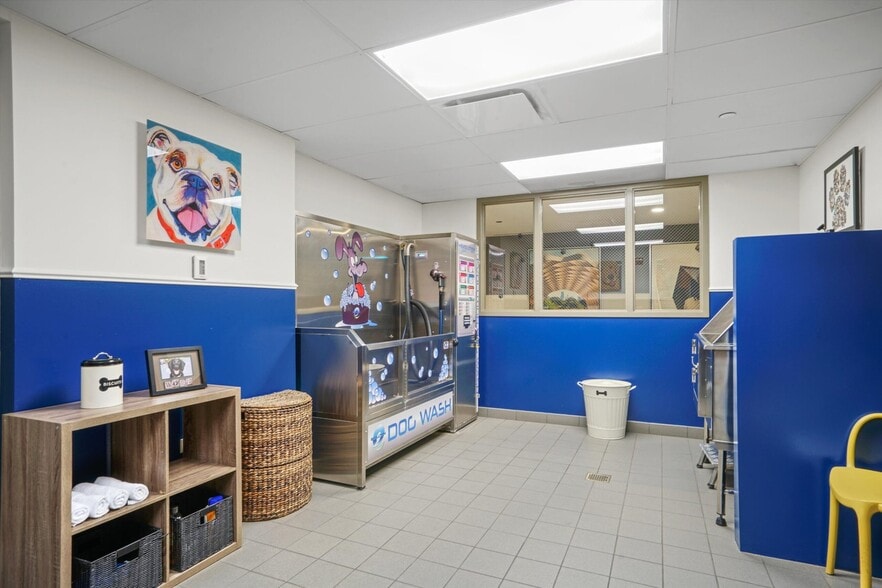 Building Photo - 352 E North Water St