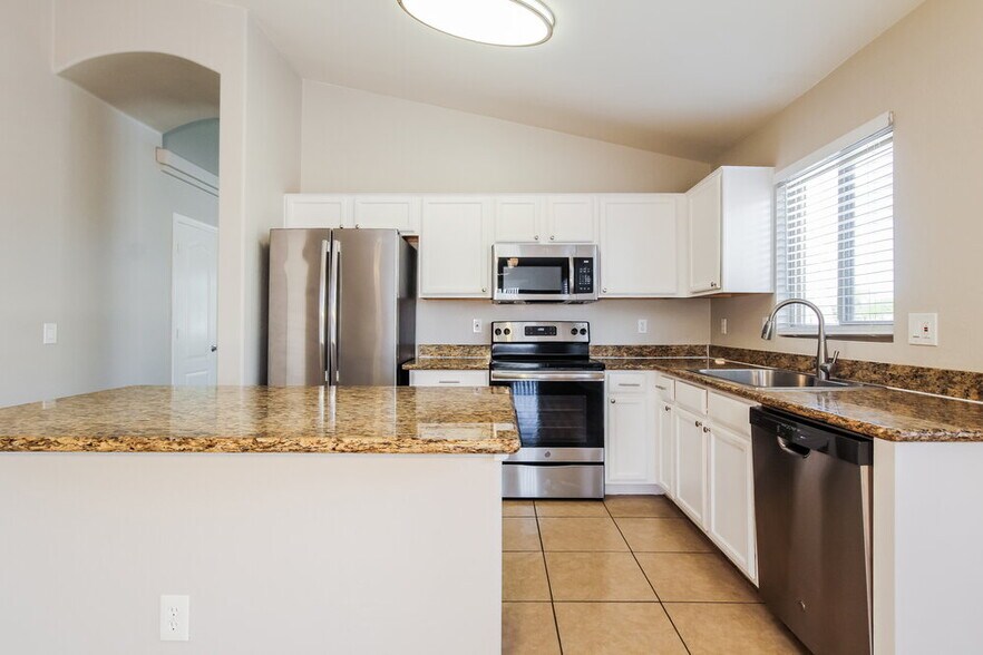 Building Photo - 4449 N 123rd Dr