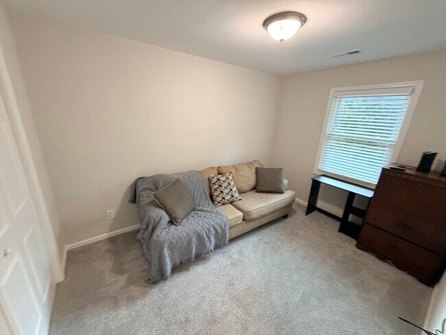 Building Photo - 808 Kendall Dr